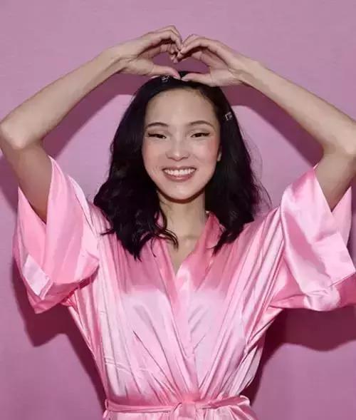 皮肤偏黑适合什么颜色口红显白,卡姿兰口红哪个色号显白显年轻