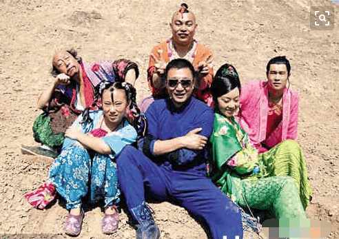 忘了张艺谋的《三枪拍案惊奇》记住甘肃张掖丹霞地质公园的山峦