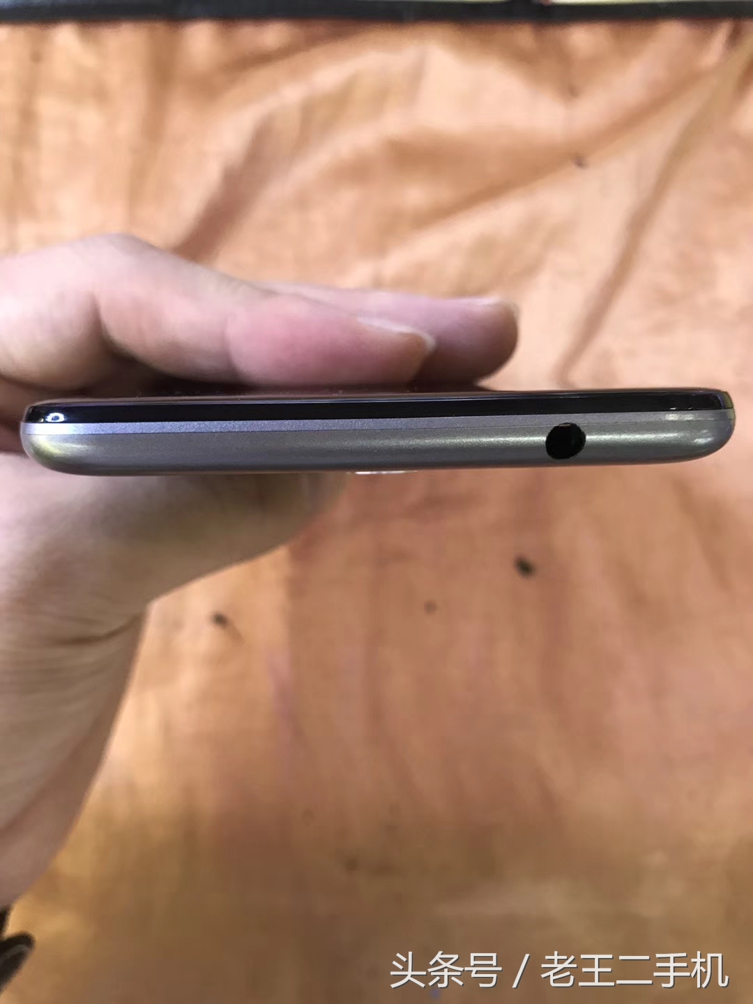 性能好两百元以下的手机,五六百左右的二手机