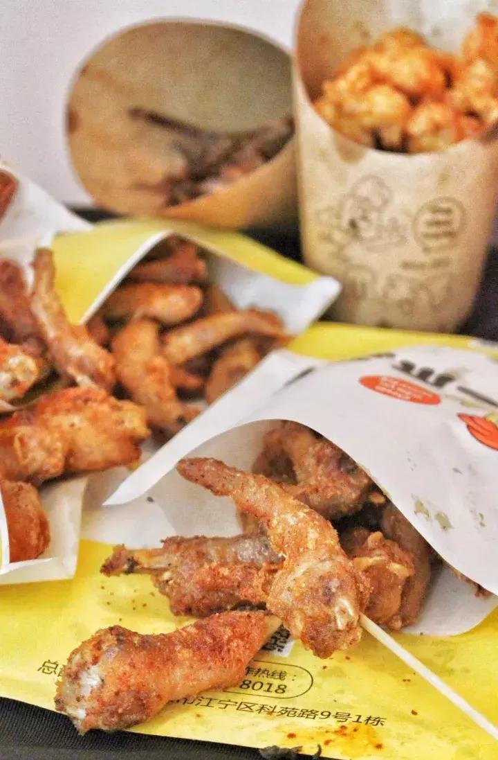 这家“鸡店”让小姑娘都梦魂萦绕,大放豪言要做南宁“爪爪”NO.1