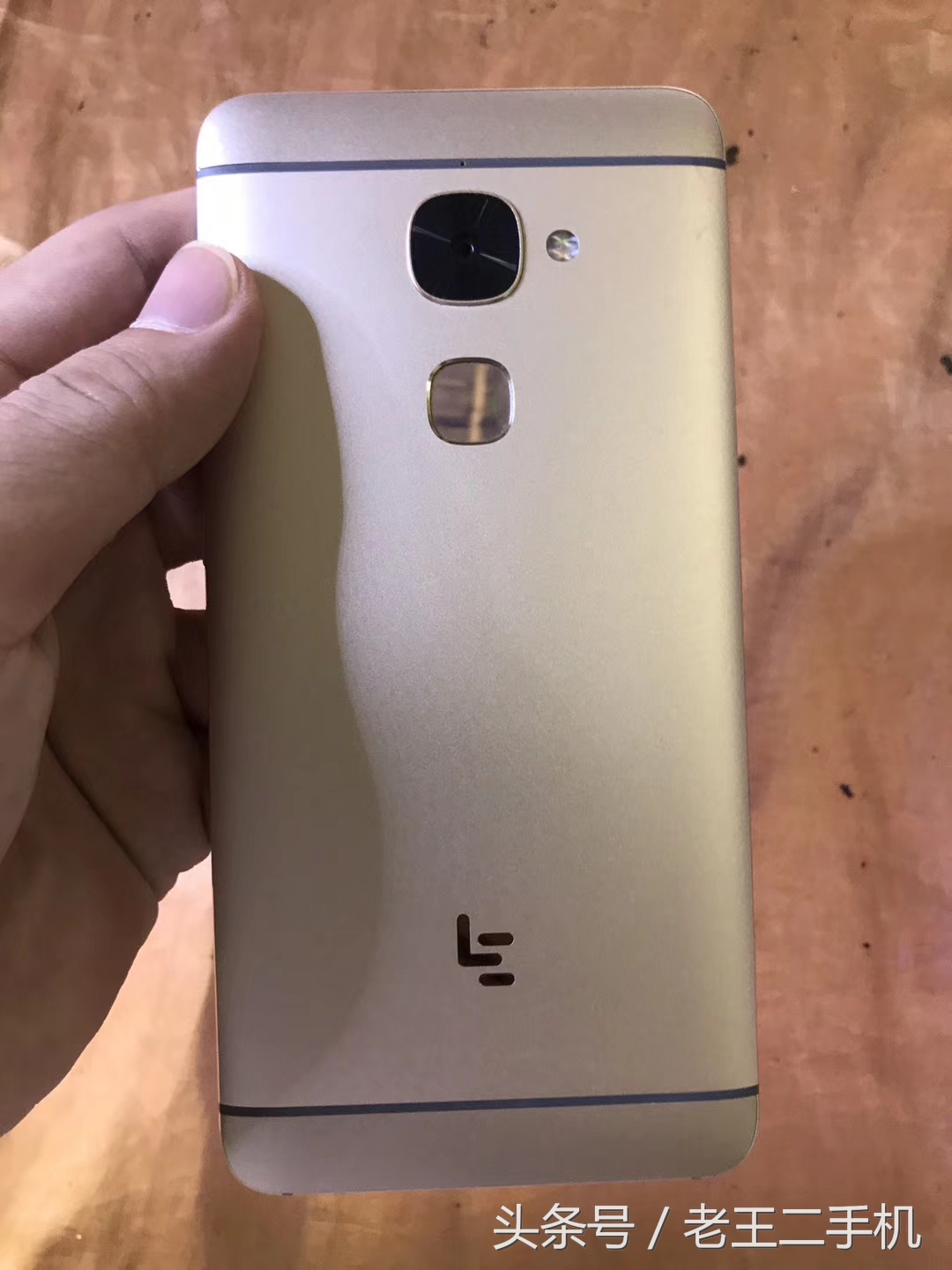 性能好两百元以下的手机,五六百左右的二手机