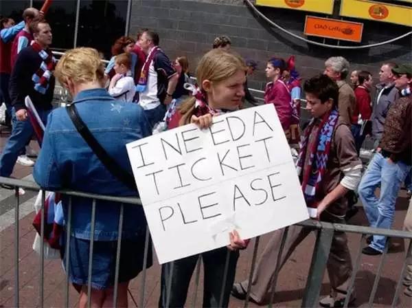 酒店枕头中间有个洞是做什么用的,酒店客房枕头都有哪些