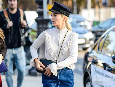 白色针织衫发黄了怎样洗能变白,白色针织衫如何将染色的地方洗白