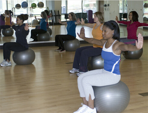 练瑜伽必须用品有什么,瑜伽能带来哪些功效