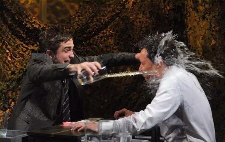 当年你随手扔掉的楼盘彩页，如今无比扎心，那些年回不去的房价