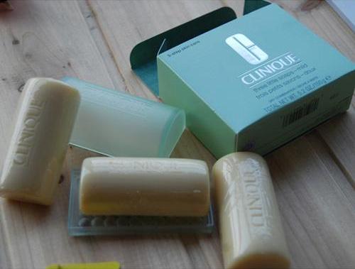 洗面奶和洁面皂哪个清洁力度强,洁面皂和洗面奶哪个更干净