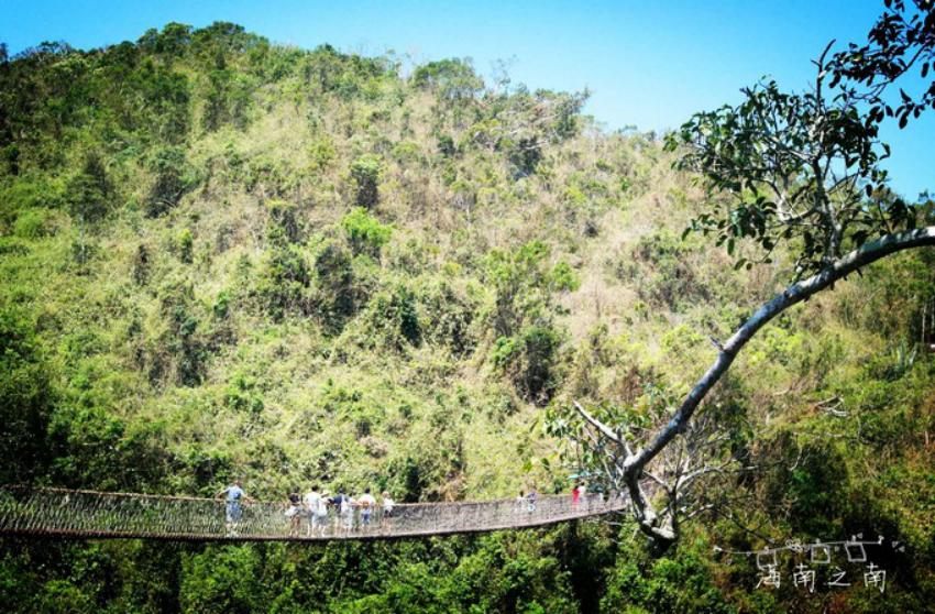穿过云海后的美景,穿过云海看美景