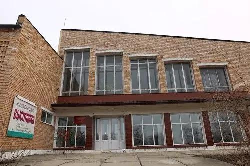 开着小车哼着小曲,开着车哼着歌结果一面包车掉头