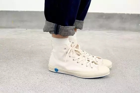 再红红不过小白鞋