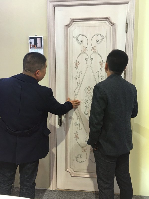 新品速递：百德“手绘门”是个什么事儿？