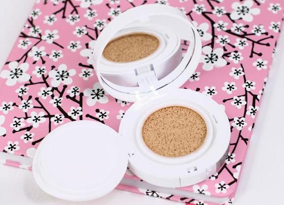 阿玛尼气垫好还是兰蔻cc气垫好,兰蔻气垫CC卡粉吗