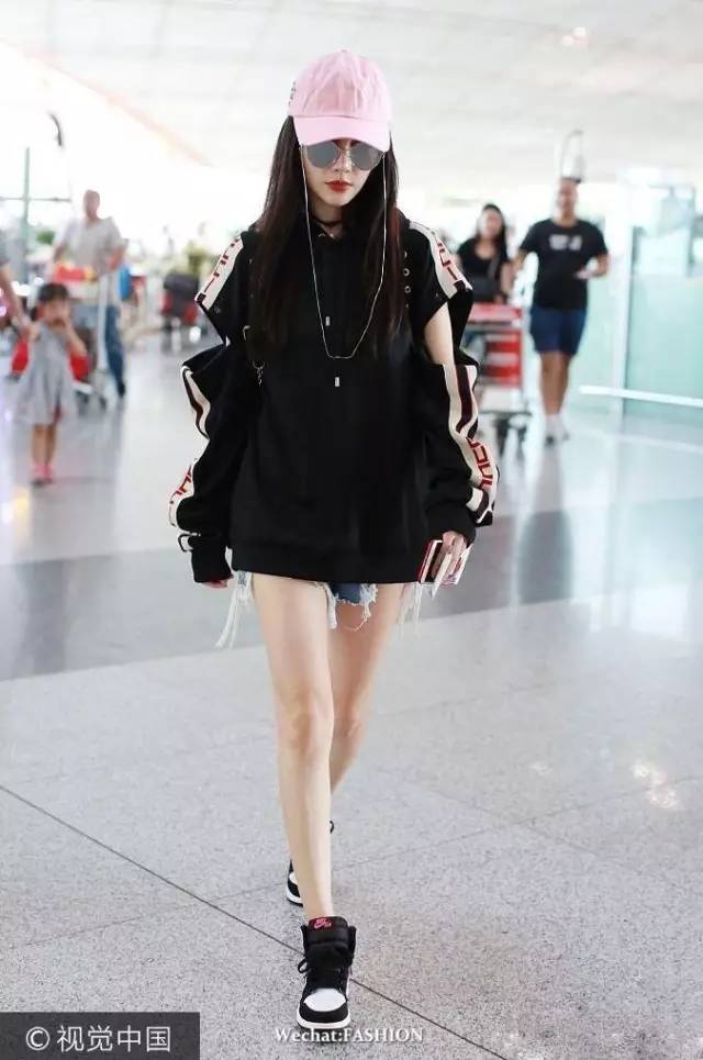 秋款卫衣女装搭配,早秋女装潮牌卫衣搭配什么裤子