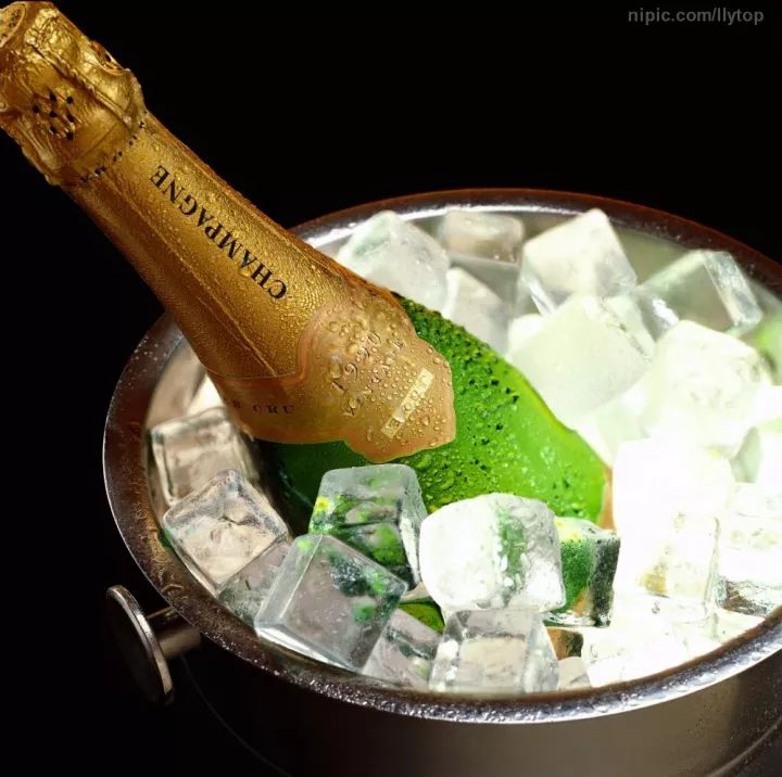 起泡酒三种开法,起泡酒怎么打开才会喷射