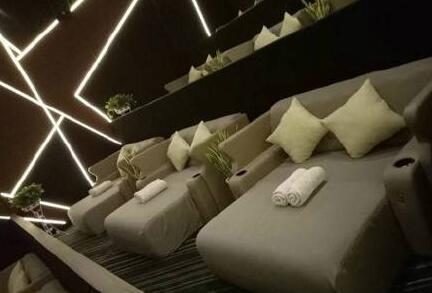 杭州某电影院推出“床厅”,又多了一个睡觉的地方