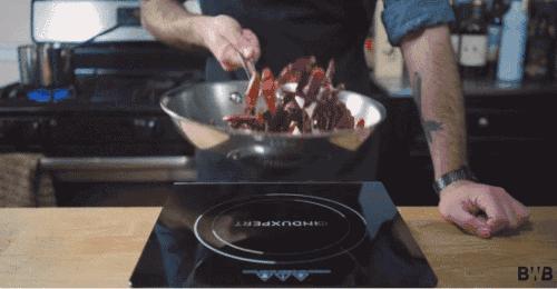 抢!疯!了!这款辣酱让美国人民激动万分,排队几小时只为买到它