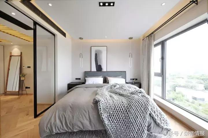 她家竟然有两个衣帽间、两个厨房！