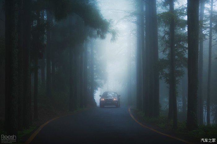 宝马X6，不谈性能如何！自驾遇上大雨还被拍成大片，颜值绝对够！