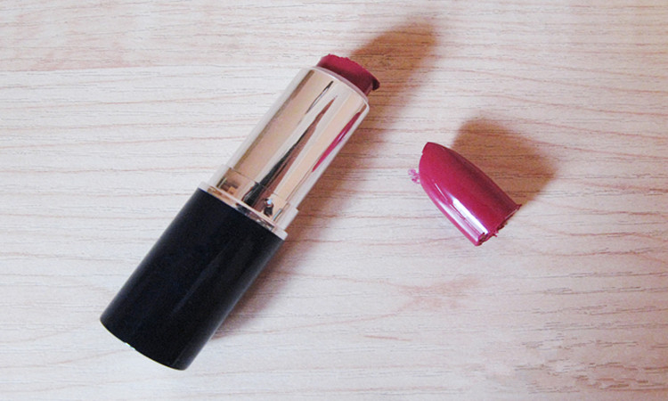 口红断了千万别扔一招变新,口红断了怎么变回原来的形状