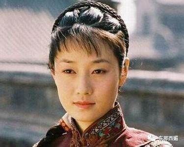 同框的袁泉气质太出挑,再次被袁泉的美惊艳到了