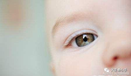小孩刚刚发现近视怎么预防,孩子出现近视的前兆家长要注意了