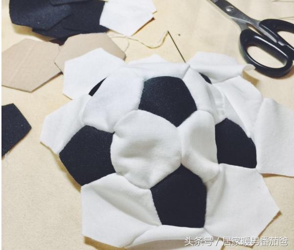 布艺手工足球制作方法,手工足球衣制作方法