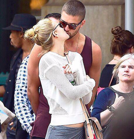 乐福样貌变化,乐福年轻时外貌