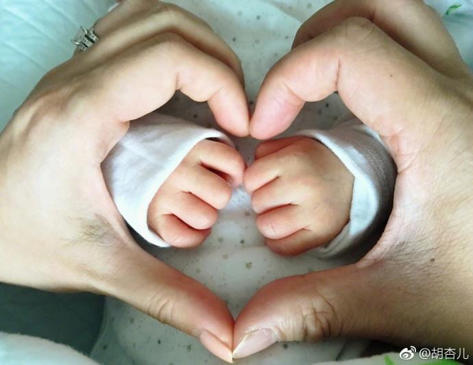 2017年居然有21对明星夫妇有了星二代，你最喜欢和期待谁家宝宝？