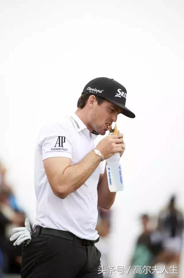 打一个18洞消耗多少卡路里,打一场18洞多少钱