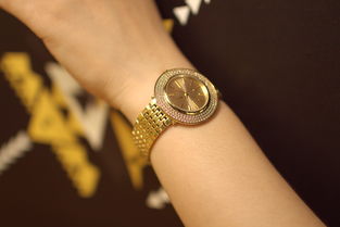 为什么空姐都戴表,空姐为什么都戴名贵手表