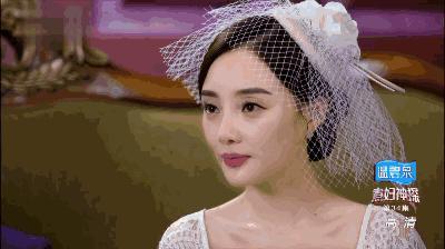 就用30块钱狂收当季爆款彩妆，“带货”女王们的梳妆台超魔性！