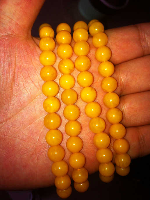 蜜蜡琥珀紫光灯下的反应,用紫光灯鉴别蜜蜡琥珀真假的方法