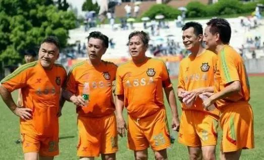 他是首位出演乔峰的大侠,也是能和星爷一起玩转喜剧的老戏骨!