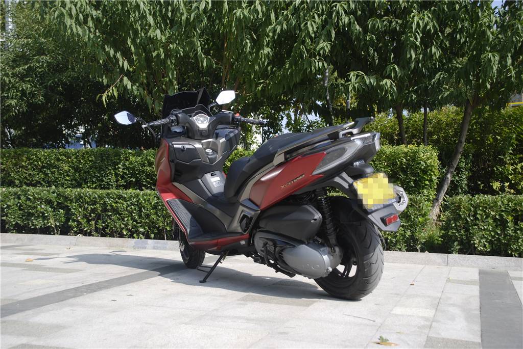 光阳400赛艇纪念版和普通版区别,光阳赛艇400对比宝马c400x