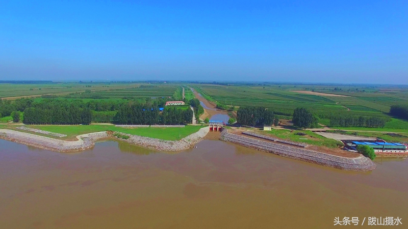 黄河入海的壮观景象航拍,航拍黄河瀑布全景图