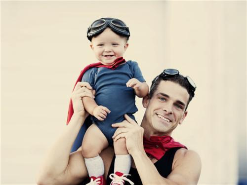 孩子摔倒了大哭大闹反而事不大,孩子摔倒一直哭怎么办