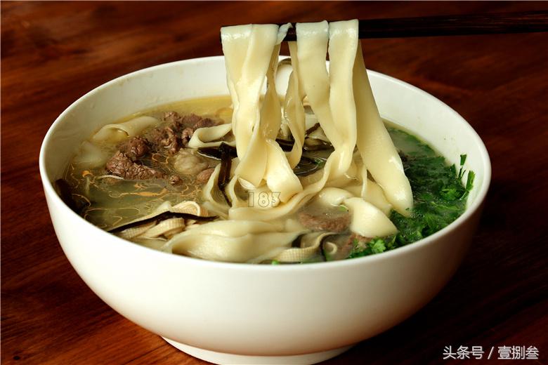 这么偏僻的位置开烩面馆，刚开俩月想吃就要排队，啥情况