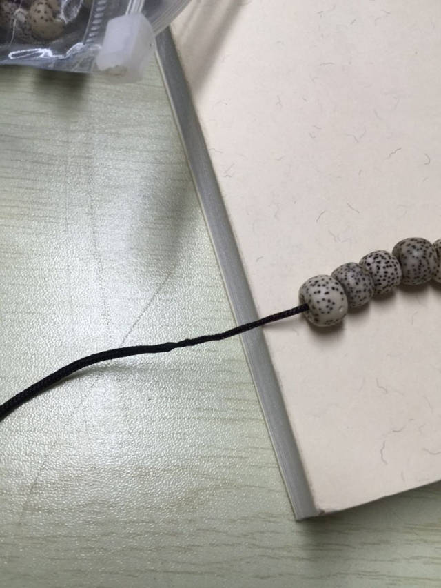 手串断了怎么换绳子,手串珠在手上绳子断了
