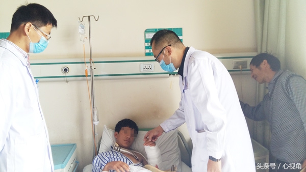 手腕骨折后畸形怎么治,骨折后外敷中药脱皮