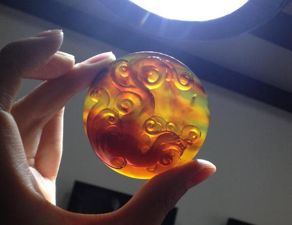 琥珀蜜蜡原石该如何挑选,怎么挑选琥珀原石