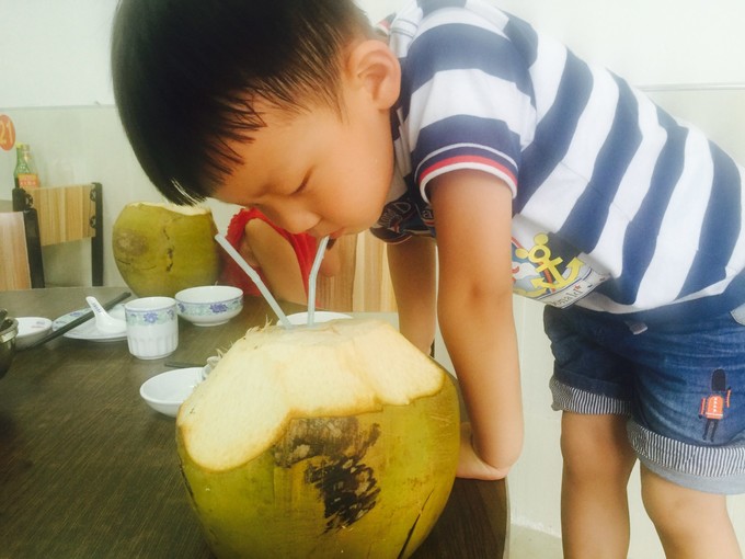 我们和孩子一起去三亚旅行,一大两小亲子三亚游