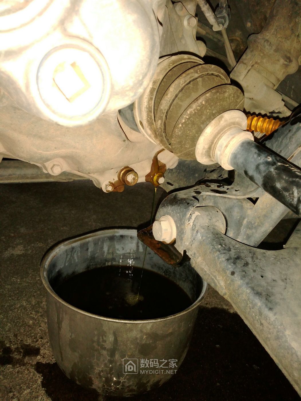 汽车手动变速箱齿轮油的更换教程,保养汽车更换变速箱机油吗