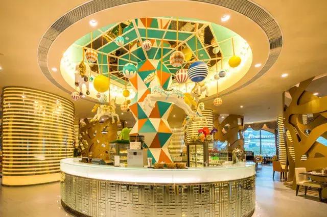 比游乐场的项目还要刺激吧,马戏酒店杂技房和魔术房区别