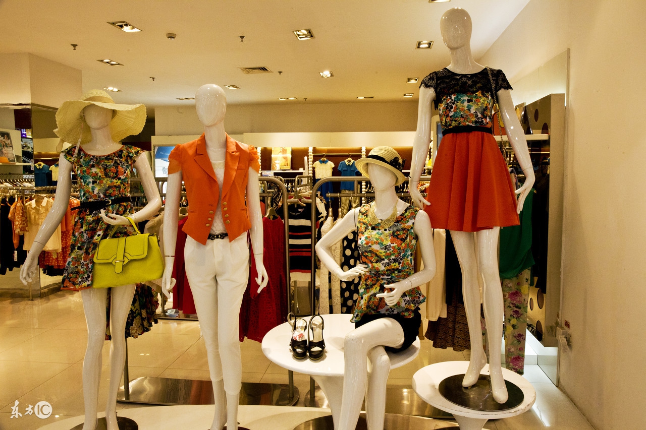 现在开什么样的服装店前景好,现在开什么样的服装店才能赚钱