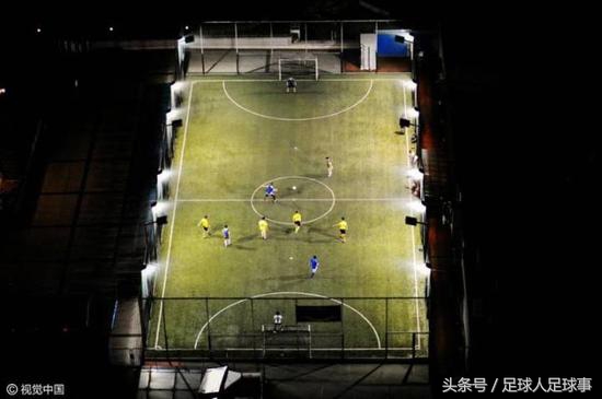屋顶足球场怎么建,在屋顶建足球场难吗