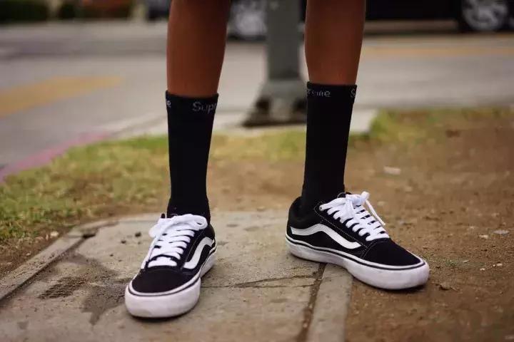 可能你手上的Supreme正是来自美国10几岁排队*党**！