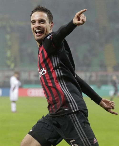 AC米兰到底要打343还是3421？蒙特拉又要变阵了！