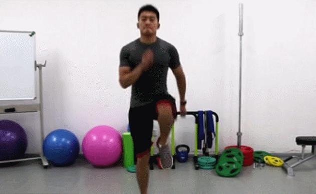 下肢不稳一推就倒怎么练,提升下肢爆发力做半蹲还是全蹲