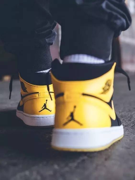 aj荔枝皮与平纹皮哪个贵,为什么有的aj贵有的便宜