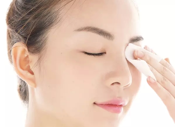 夏天化妆不脱妆的技巧,不脱妆不卡粉化妆技巧