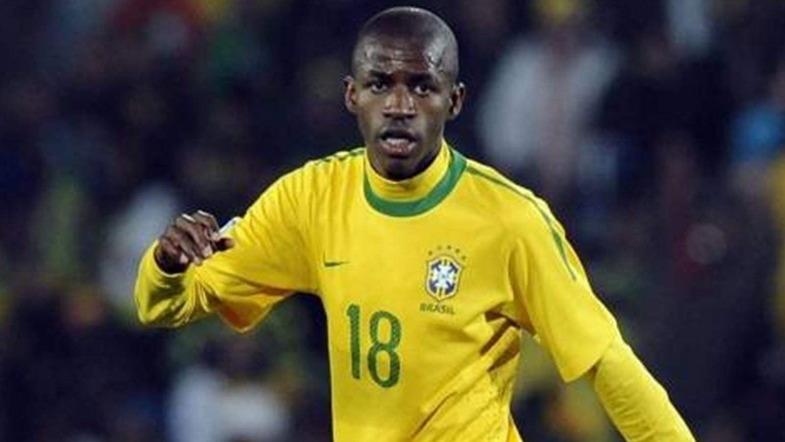 凭一己之力助球队保级，搬运工出身的他下赛季或重返欧洲